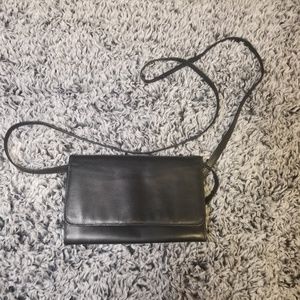 G.H.BASS Black Full Grain Leather Crossbody Purse